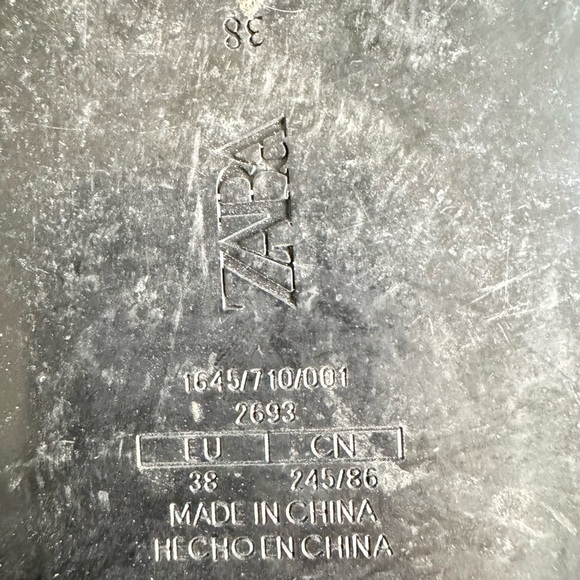 Zara White Modern Sandals with Geometric Design - Picture 10 of 10